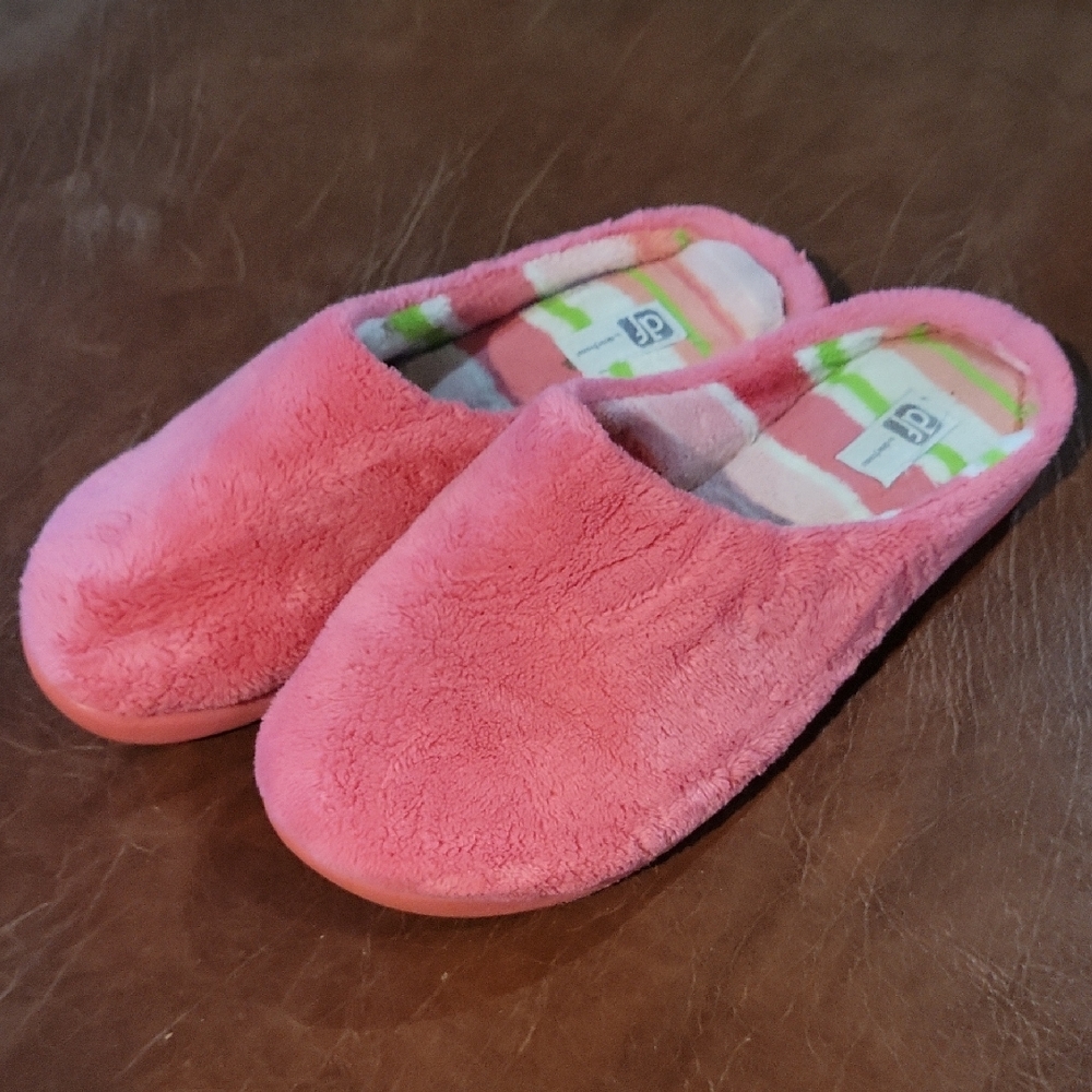 Dear Foams Sz 7-8 Pink Fuzzy Slippers